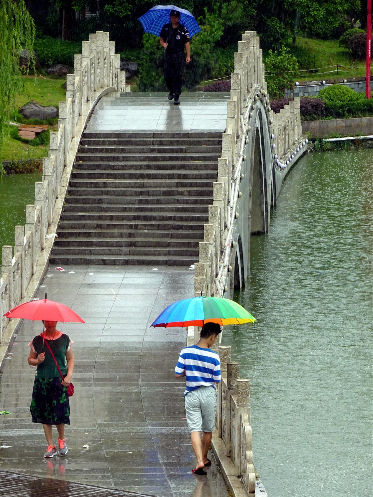 image015
