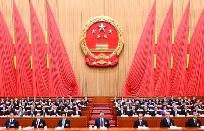 十四届全国人大四次会议在京开幕 习近平等在主席台就座